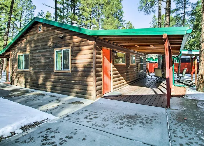 Holiday home Cozy Lakeside Cabin Walk To Rainbow Lake!