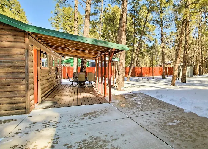 Cozy Lakeside Cabin Walk To Rainbow Lake!