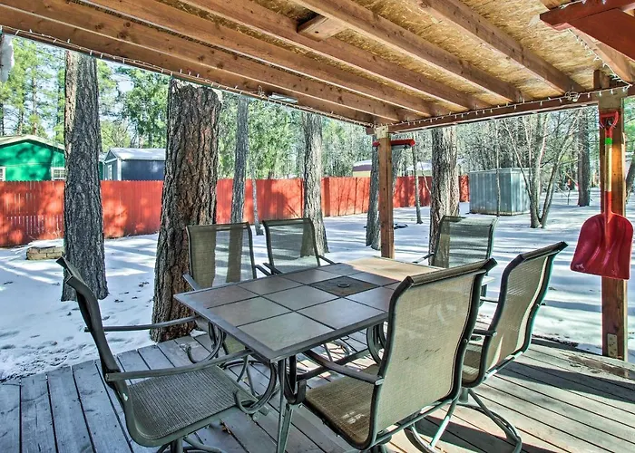 Cozy Lakeside Cabin Walk To Rainbow Lake! *