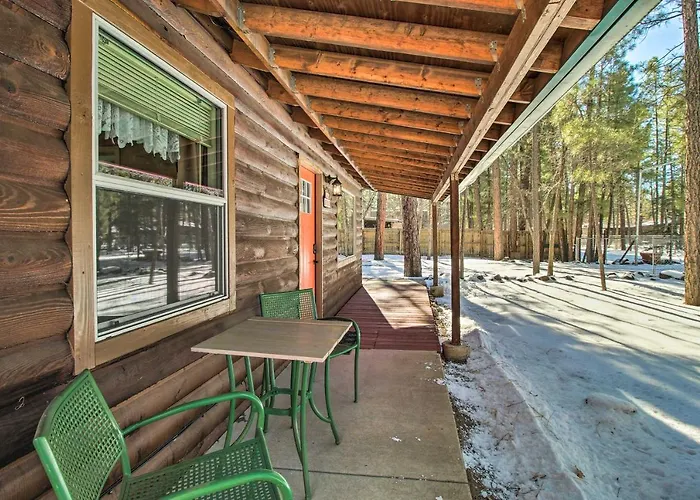 Cozy Lakeside Cabin Walk To Rainbow Lake! Holiday home *