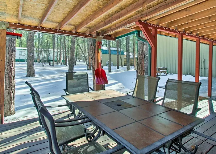 Cozy Lakeside Cabin Walk To Rainbow Lake! Holiday home *